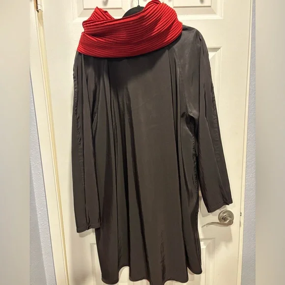 Mycra Pac Black/Red Donatella Reversible Hooded Jacket - Picture 5 of 8